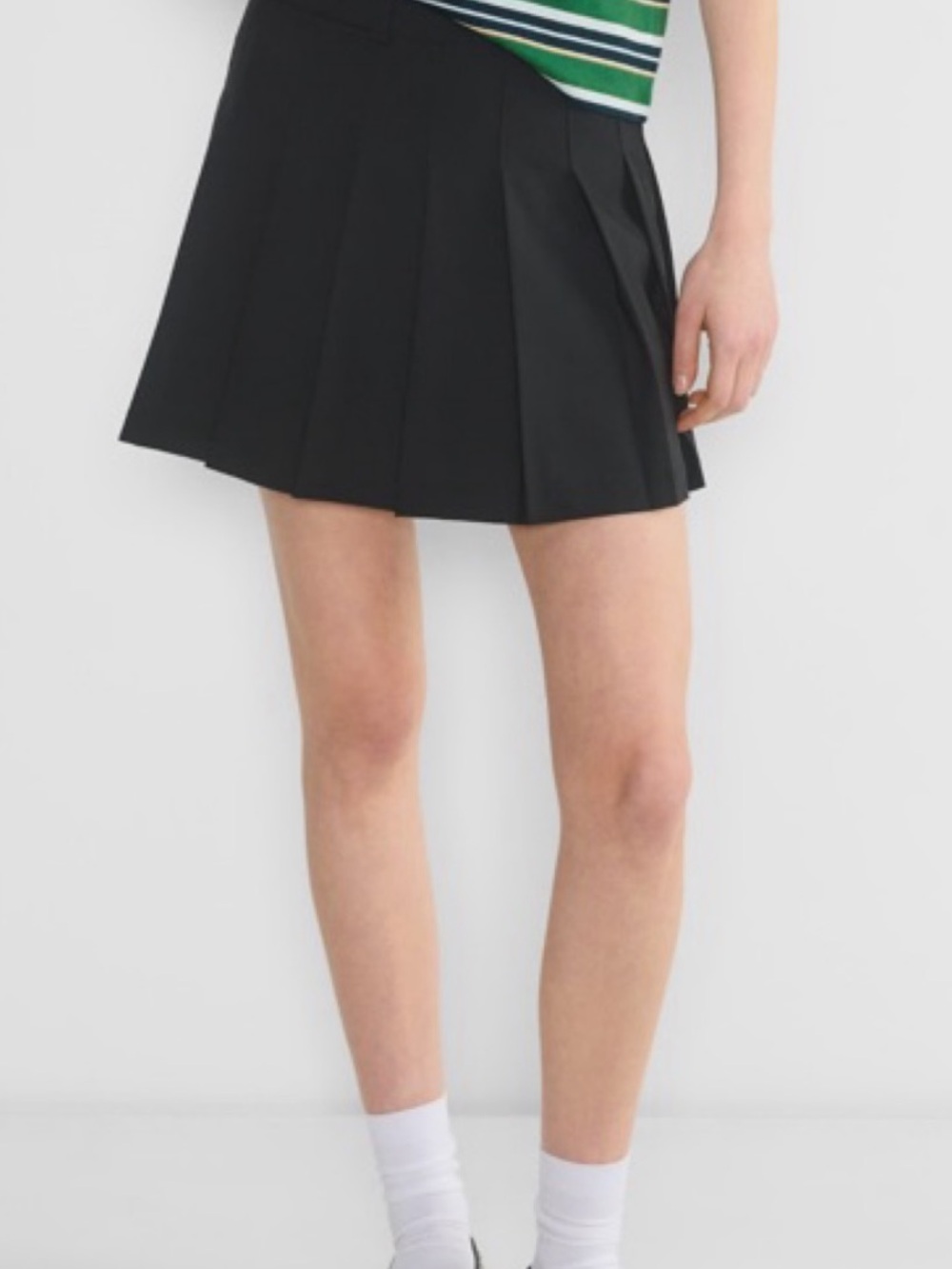 ARITZIAClassic Black Pleated Mini Skirt